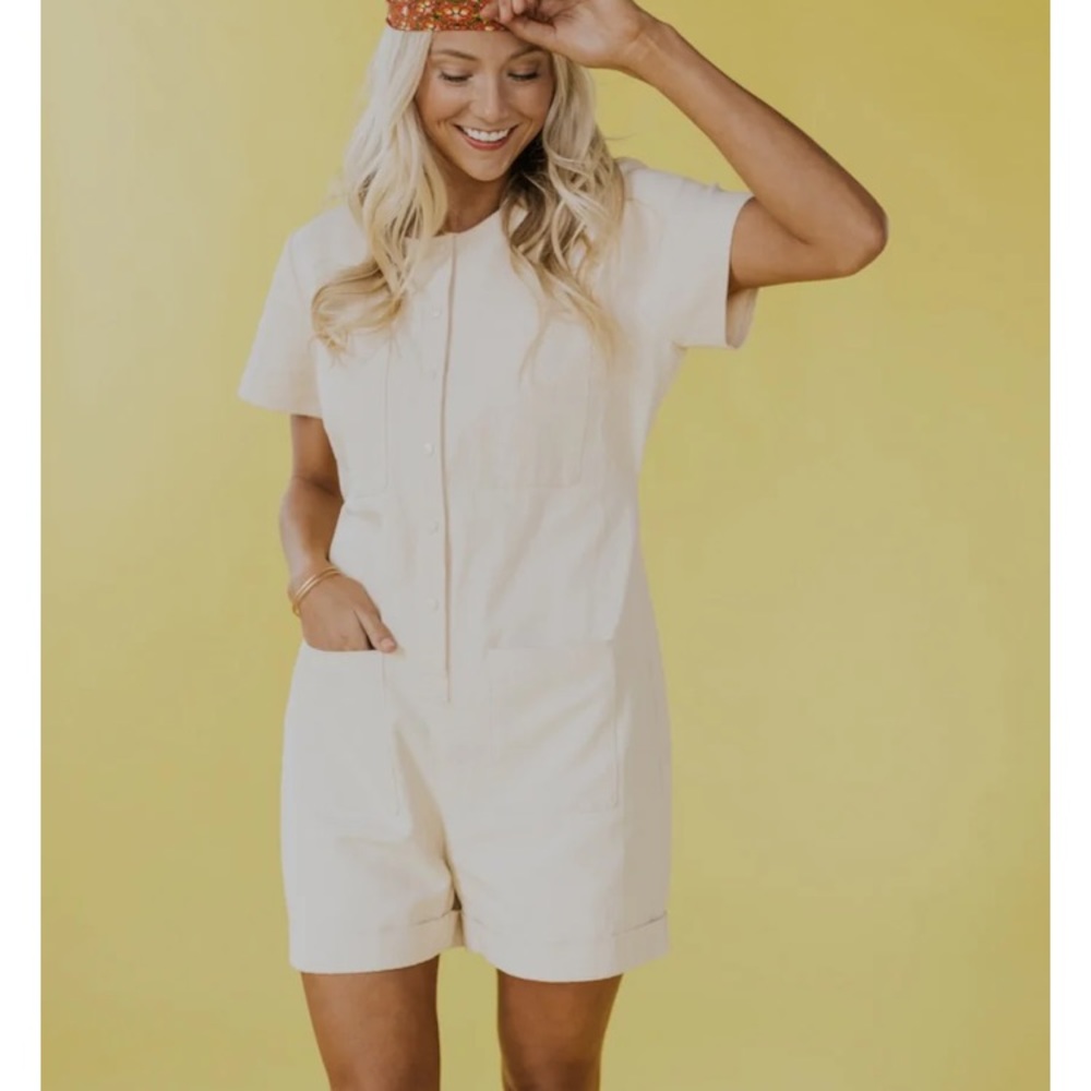 Set The Scene Pocket Romper/ new with tags size large